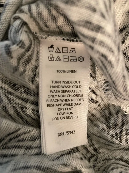 Tahari 100% linen palm leaf tropical style drop shoulder v-neck shirt Size S - Picture 4 of 5